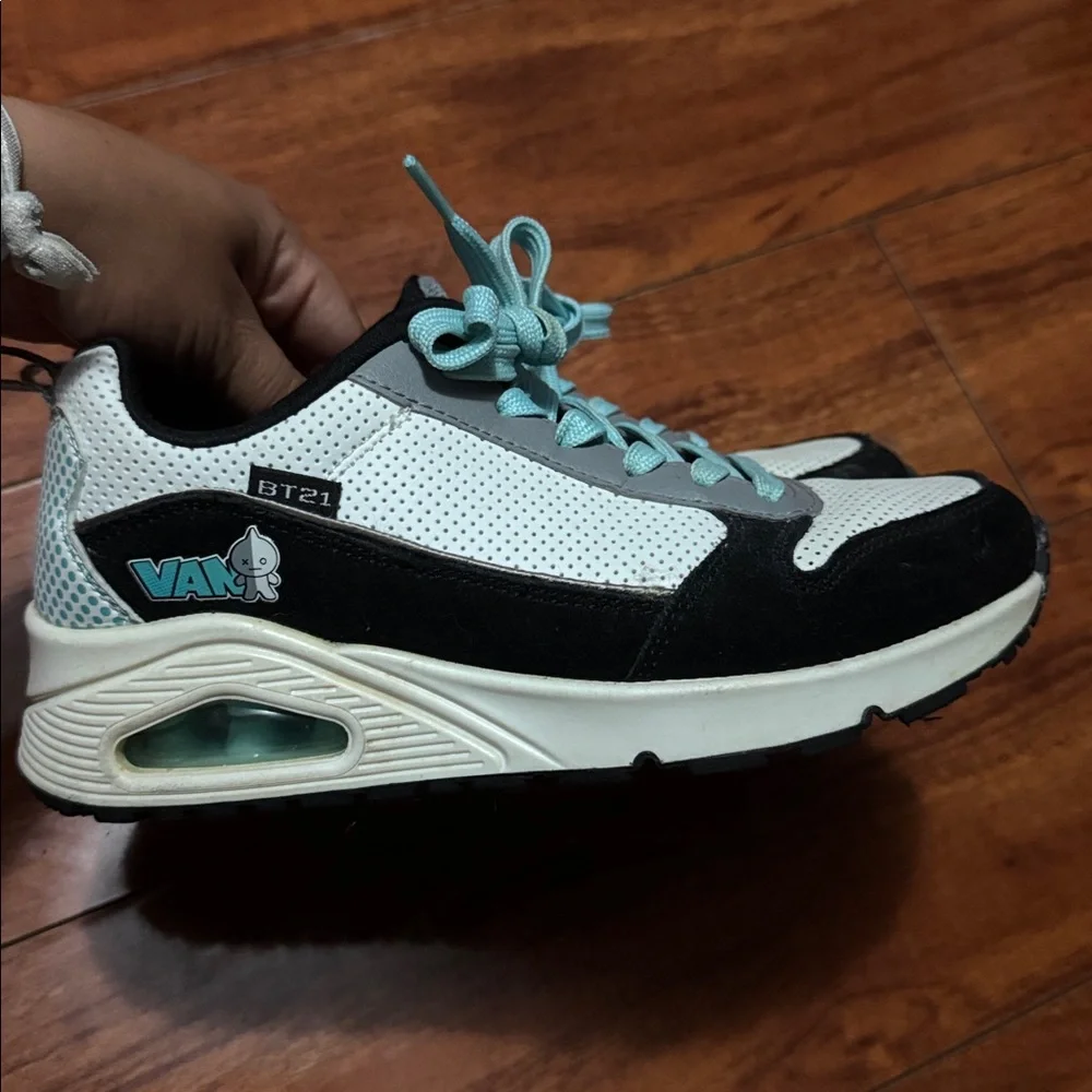 BT21 Van Skechers Sneakers size 6.5